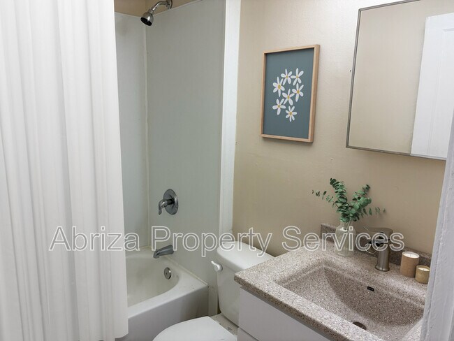 Building Photo - 4215 Neosho St