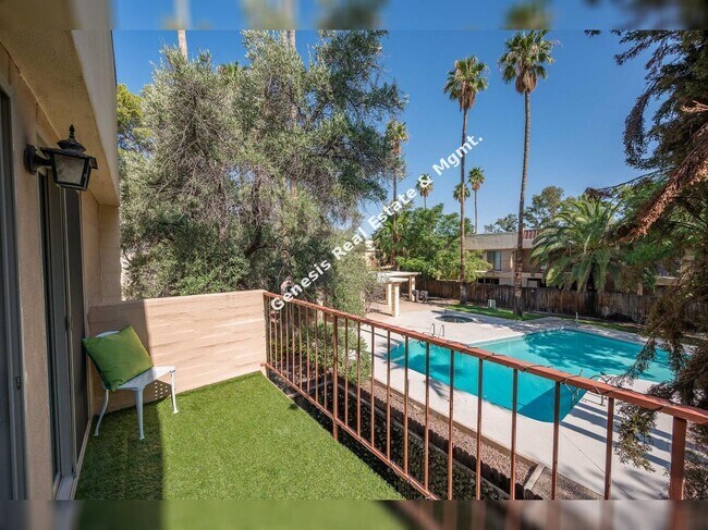 Building Photo - "Stylish 2-Bed 2. 5 Bath Condo”