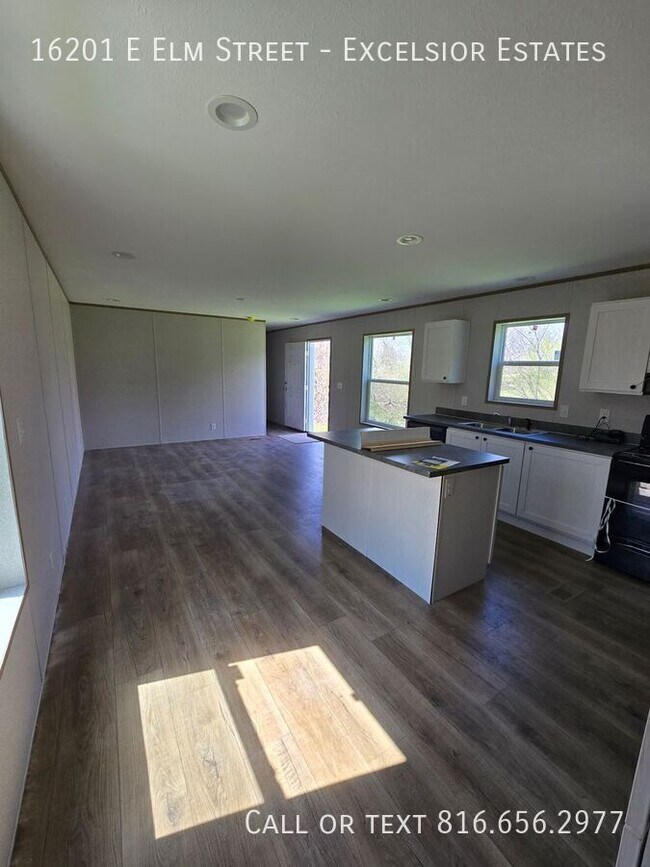 Building Photo - 16201 Elm St