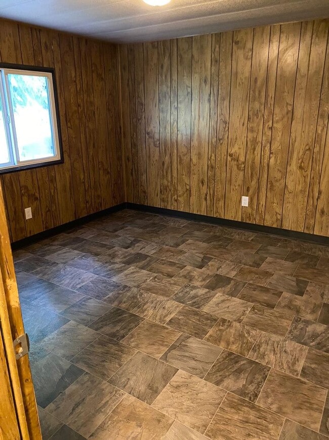Building Photo - Bonney Lake Remodeled Manufactured Home!