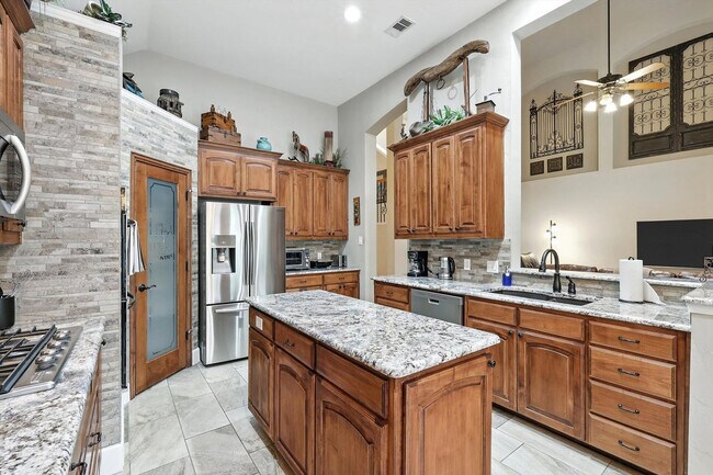 Building Photo - 2303 Chapelwood Dr