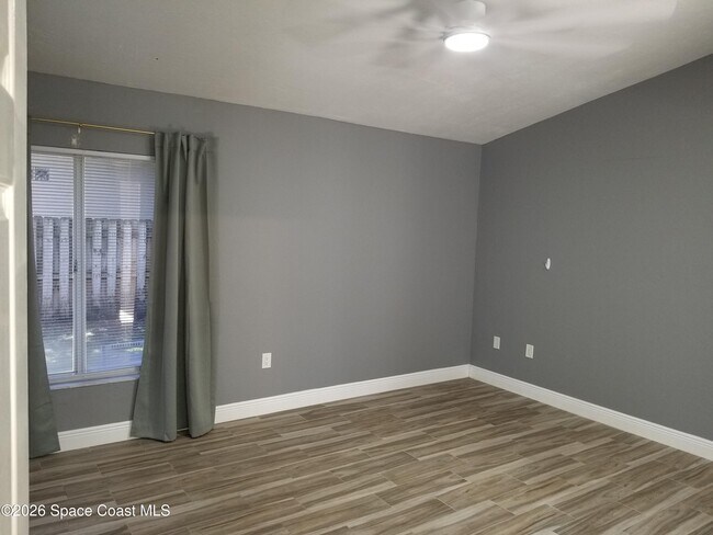 Building Photo - 3685 Oakhill Dr