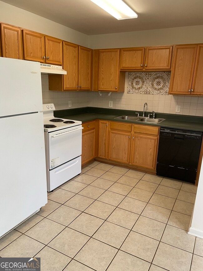 Building Photo - 155 Rock Crest Terrace