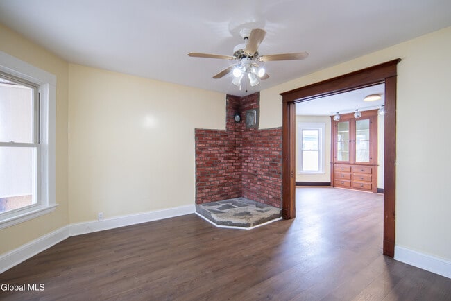 Building Photo - 22 Swan St