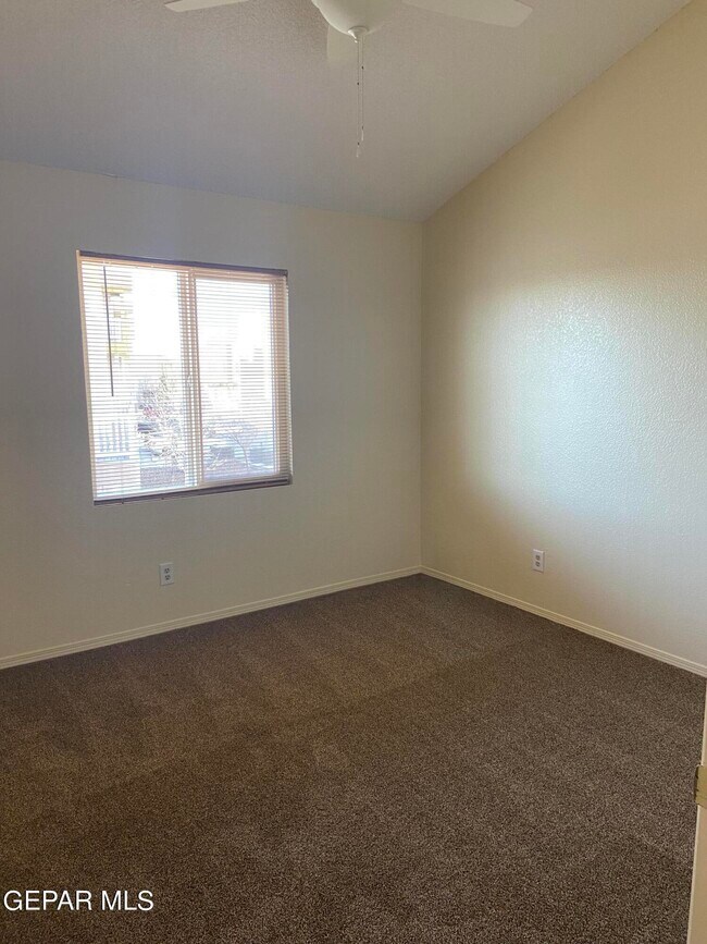 Building Photo - 591 Bartlett Dr