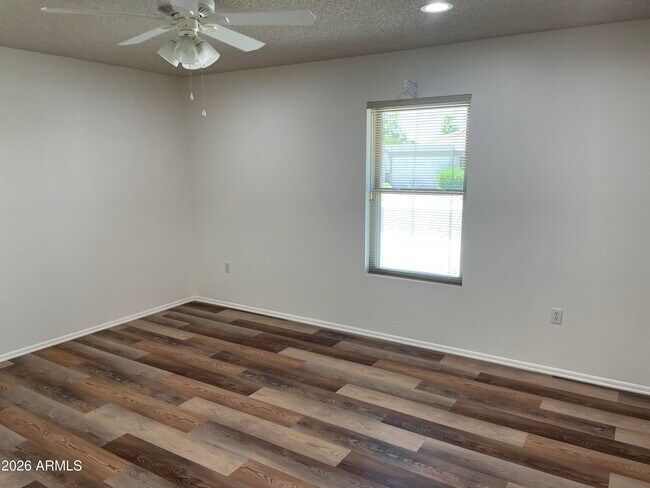 Building Photo - 9504 W Hidden Valley Cir