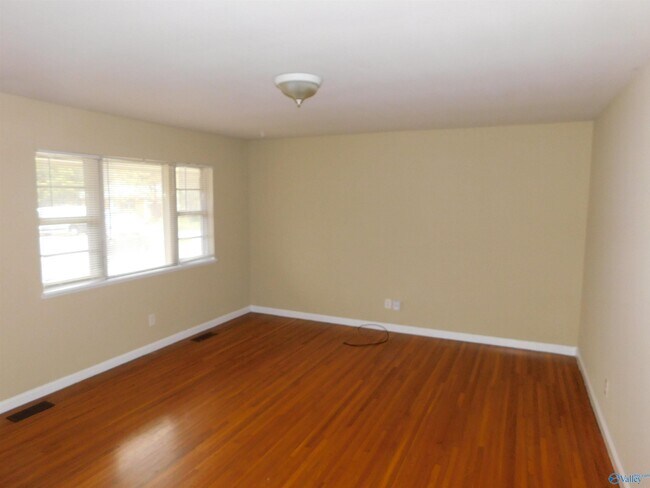 Building Photo - 3104 Cumbres Cir NW