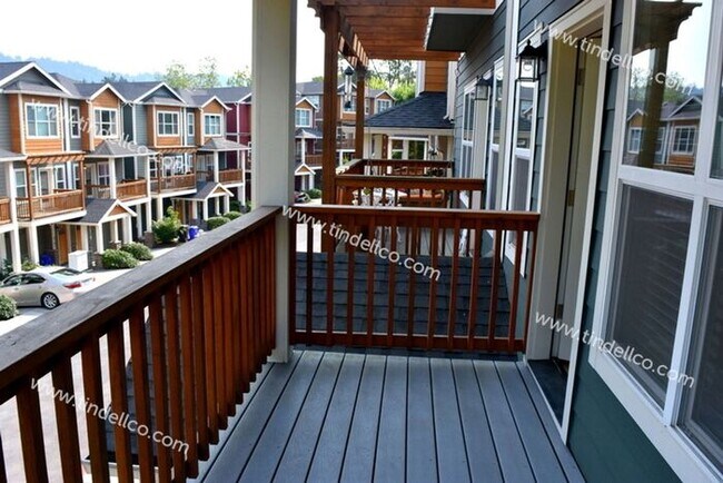 Building Photo - Beautiful and Spacious 3 Bedrooms, 2.5 Bathrooms in Raleigh Hills!