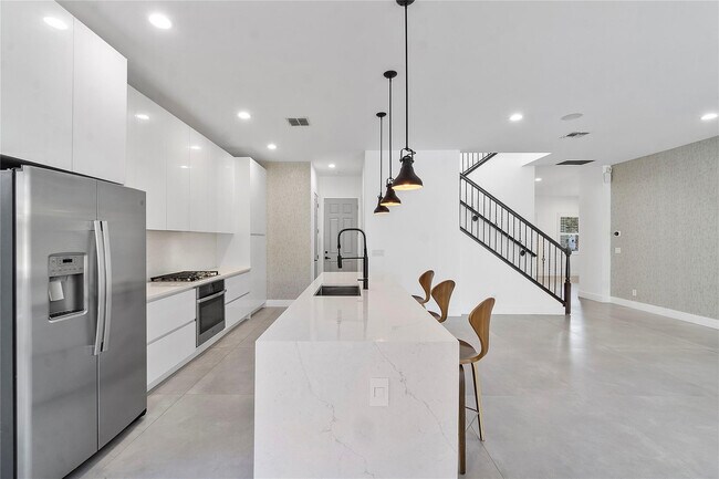 Building Photo - 12015 NW 83rd Pl