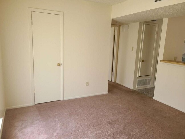 Building Photo - 784 Oak Hill Dr
