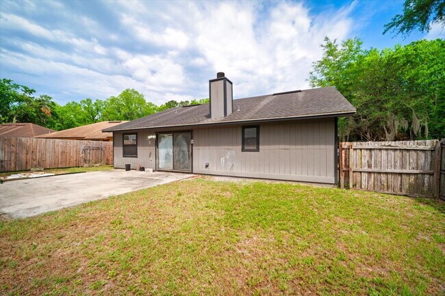 Building Photo - Charming 3-Bedroom, 2-bathroom Gem Awaits!