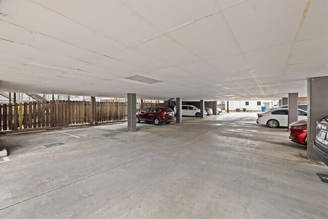 Building Photo - 203 E 31st St