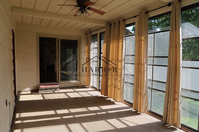 Building Photo - 3504 Ogden Ct NE