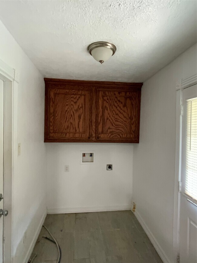 Building Photo - 515 S Burnett Dr