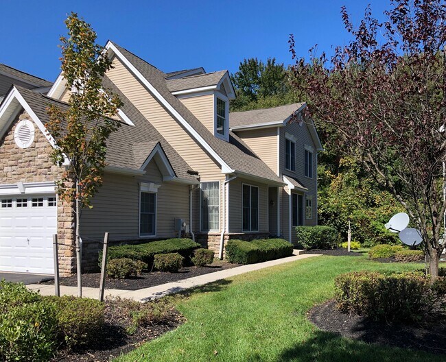 Building Photo - 11 Wedgewood Ct