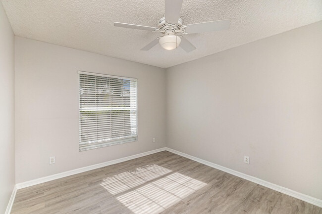 Building Photo - 1742 Laramie Cir