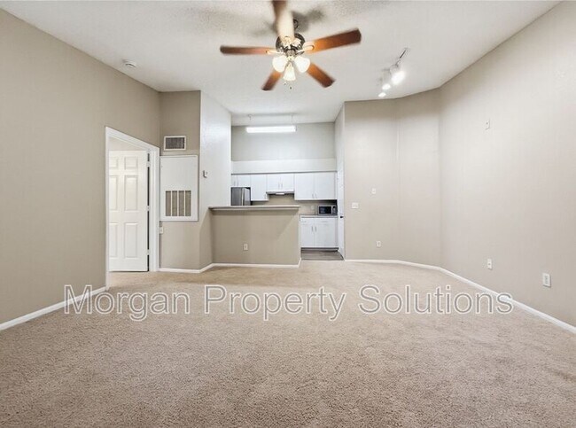 Building Photo - 5112 Park Central Dr