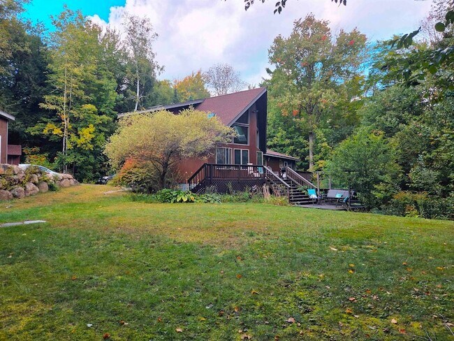 Building Photo - 10 Bull Moose Rd