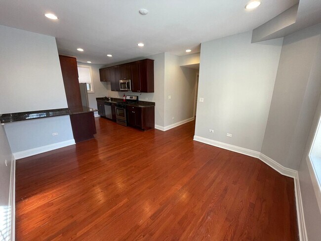 Building Photo - 1448 W Thorndale Ave