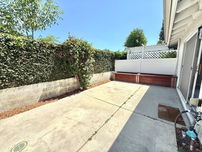 Building Photo - Beautiful 3 bedroom, 3 bath condo in Grand...