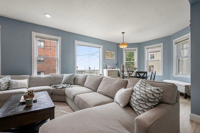 Building Photo - 46 Hawthorn Ave