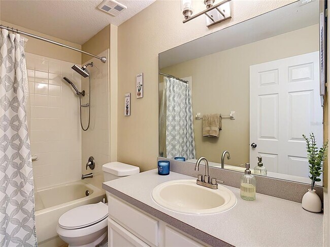 Building Photo - 1128 Pinedale Dr
