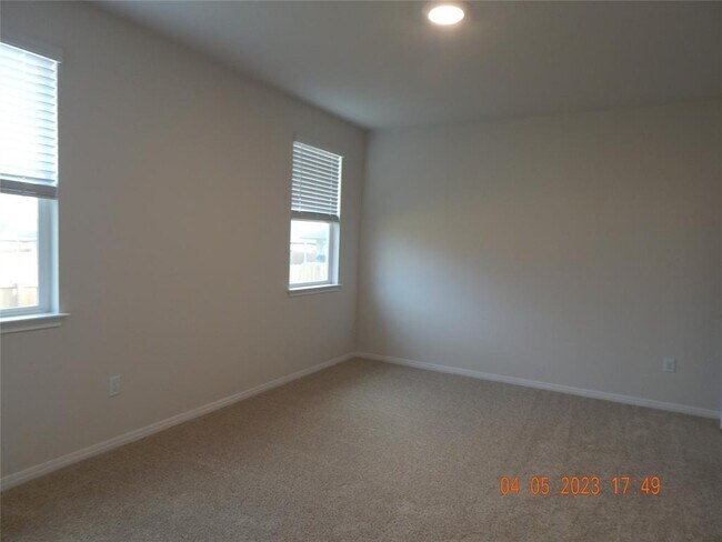 Building Photo - 705 Mais Dr