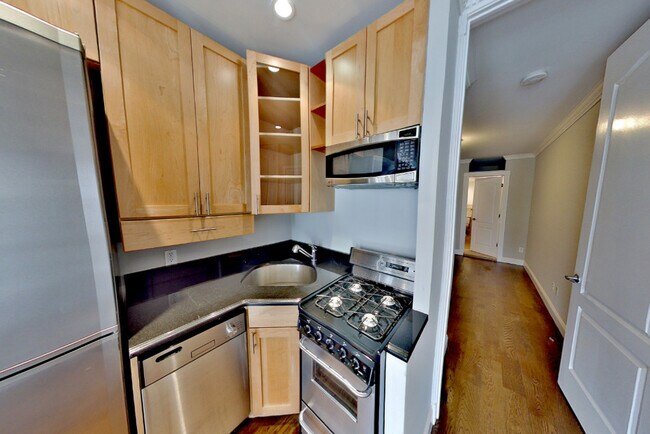 Building Photo - 697 10th Ave