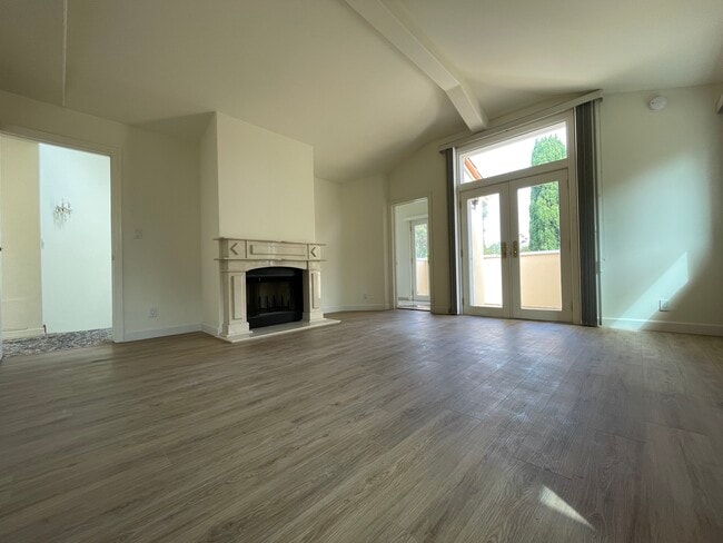 Building Photo - 623 Palisades Ave