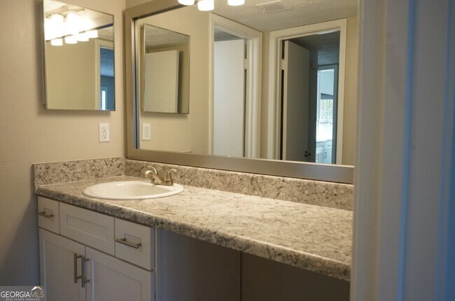 Building Photo - 2845 Holcomb Bridge Rd