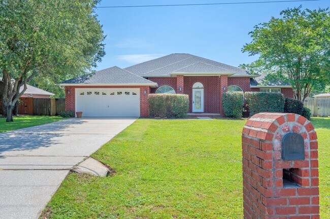Building Photo - Spacious Home in Navarre!