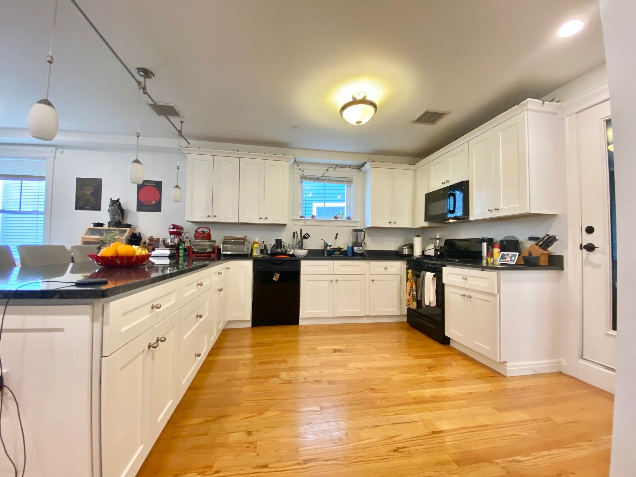 Building Photo - 14 Fern St