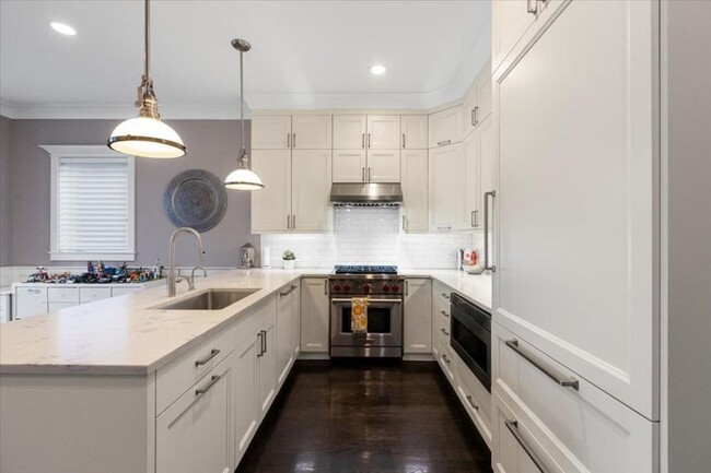 Primary Photo - 2 bedroom in Chicago IL 60657