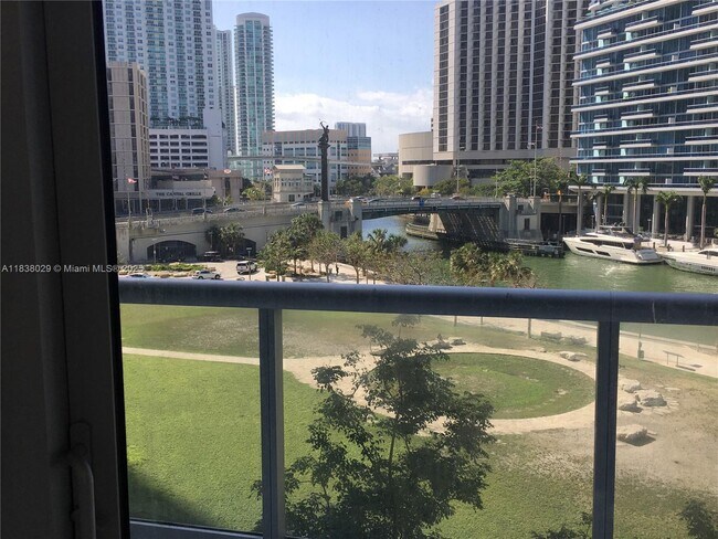 Building Photo - 465 Brickell Ave