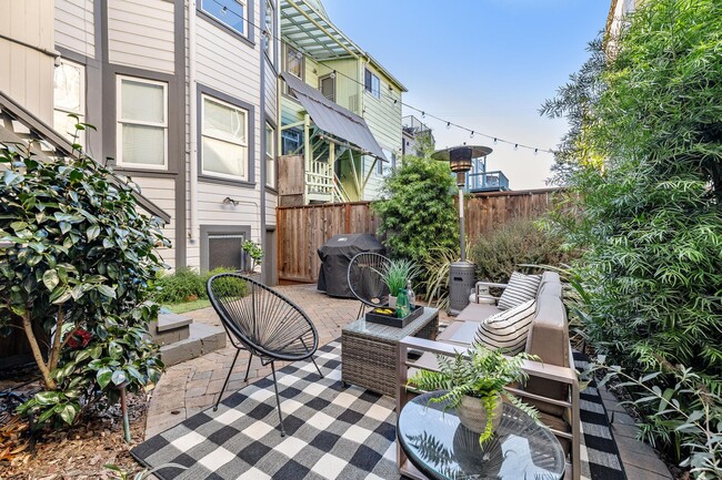 Building Photo - Bernal Heights: Remodeled Unfurnished Top Floor Condo w/ Garage Parking & Shared Yard