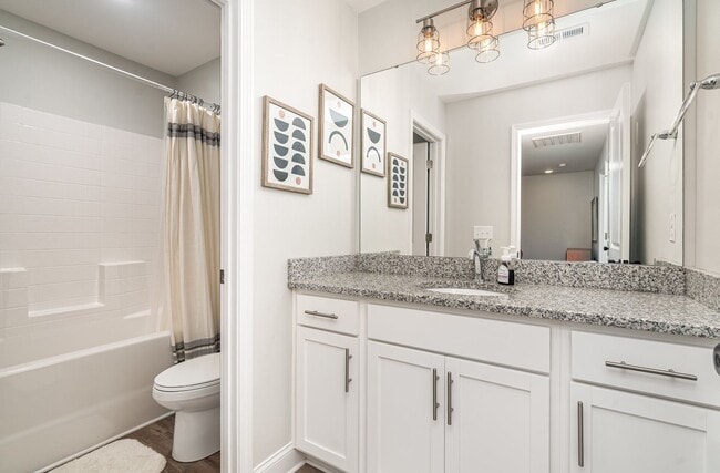 Building Photo - Charming 3-Bedroom Townhome Close to Every...