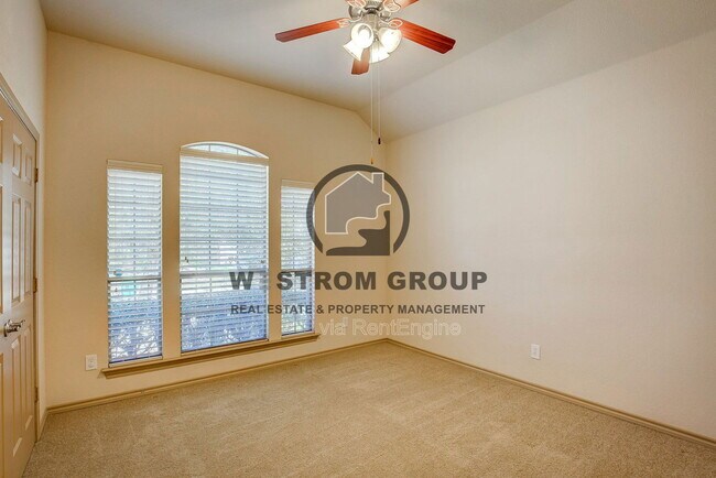 Building Photo - 3217 Hornbeam St