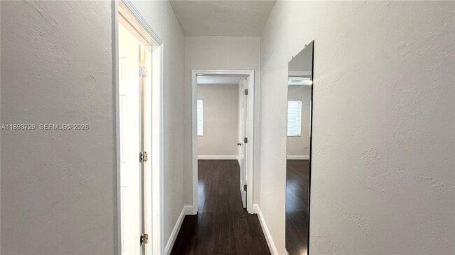 Building Photo - 11105 NE 9th Ave