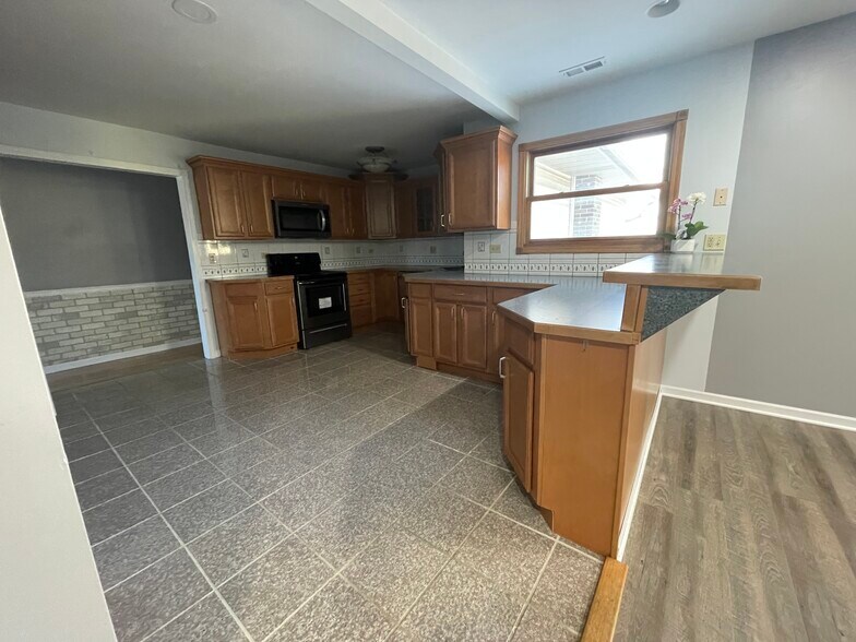 Building Photo - 1105 E Ardyce Ln