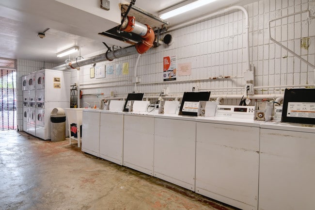 Building Photo - 84 Pukihae St