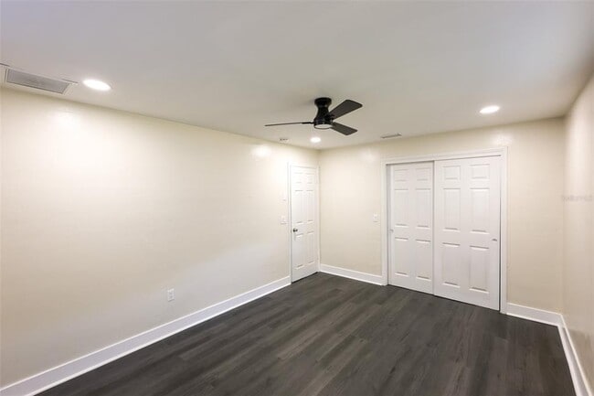 Building Photo - 1500 Laurel Cir