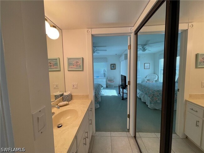 Building Photo - 254 6th Ave S