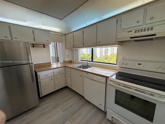 Building Photo - 16919 N Bay Rd