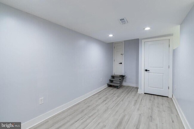 Building Photo - 5111 Willows Ave