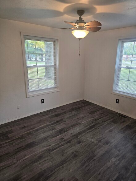 Building Photo - 1824 Park Rd