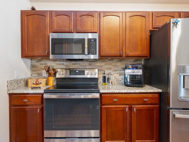 Building Photo - Move in with Zero Deposit! Turnkey Furnish...