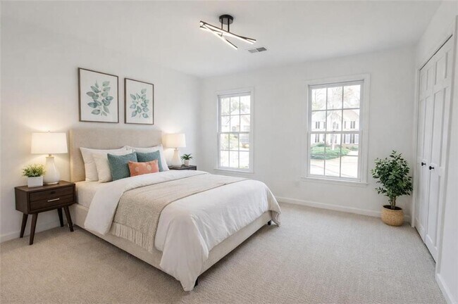 Building Photo - 1430 Hillcrest Heights