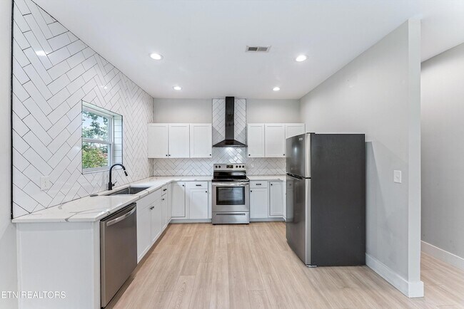 Building Photo - 5004 Knoxwood Dr