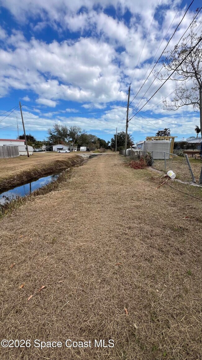 Building Photo - 304 Crown Blvd