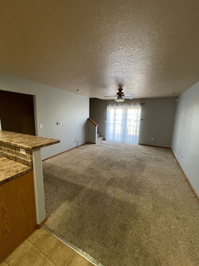 Building Photo - 1325 Creekside Ct